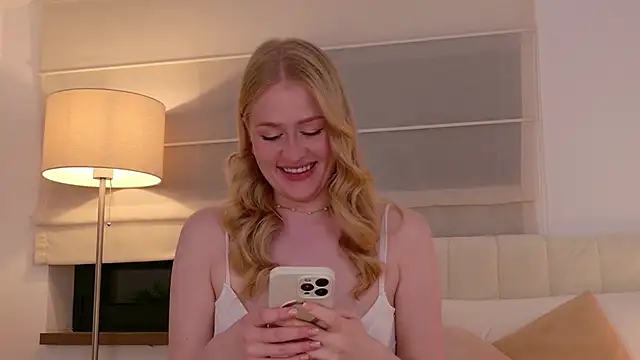 Snapshot of JuliaJaee chatting on 6, 5, 2026 JuliaJaee online show from 6, 5, 2026