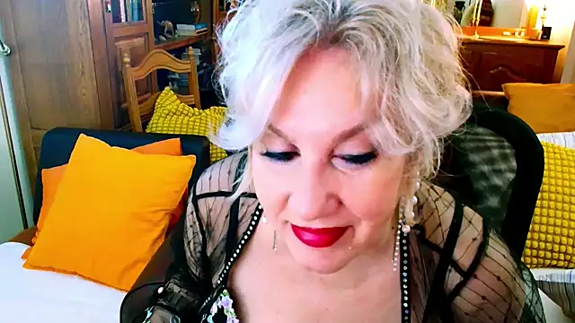 Snapshot of GattonaBiondona chatting on 5, 11, 2025 GattonaBiondona online show from 5, 11, 2025