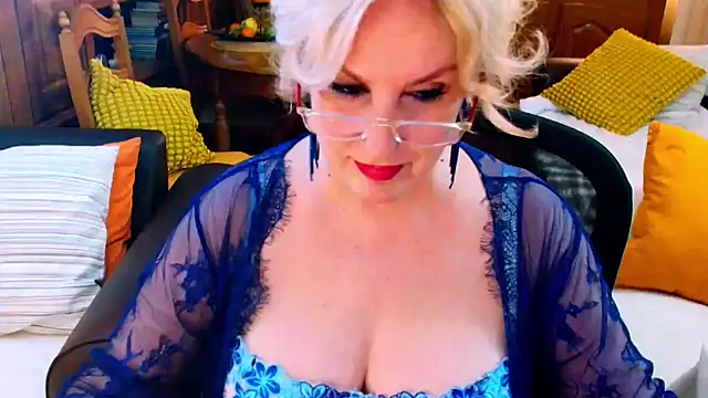 Snapshot of GattonaBiondona chatting on 26, 11, 2025 GattonaBiondona online show from 26, 11, 2025