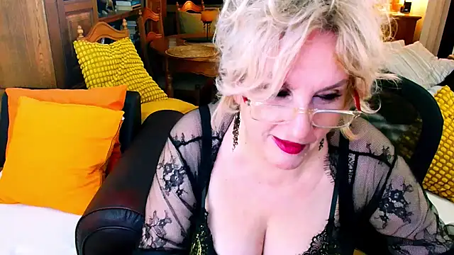 Snapshot of GattonaBiondona chatting on 22, 11, 2025 GattonaBiondona online show from 22, 11, 2025