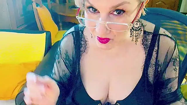 Snapshot of GattonaBiondona chatting on 3, 4, 2026 GattonaBiondona online show from 3, 4, 2026