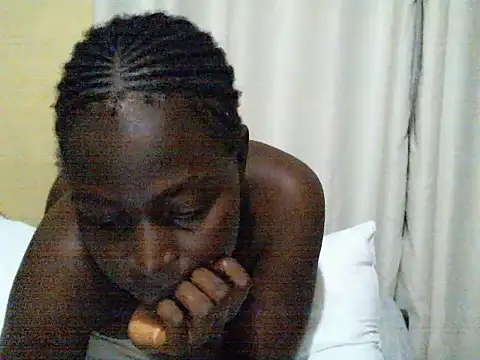 Snapshot of ara_bella chatting on 14, 10, 2025 ara bella online show from 14, 10, 2025