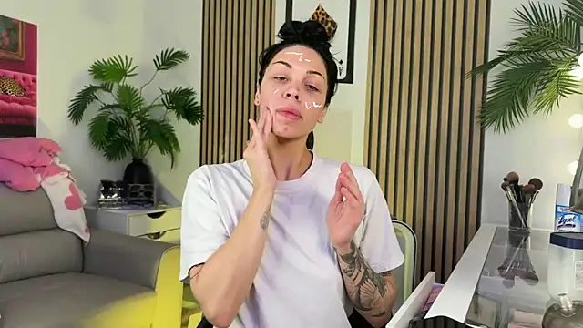 Snapshot of NattyFierros chatting on 20, 10, 2025 NattyFierros online show from 20, 10, 2025