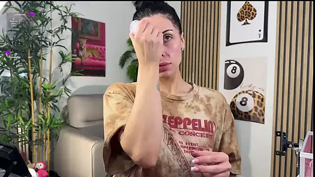 Snapshot of NattyFierros chatting on 9, 10, 2025 NattyFierros online show from 9, 10, 2025