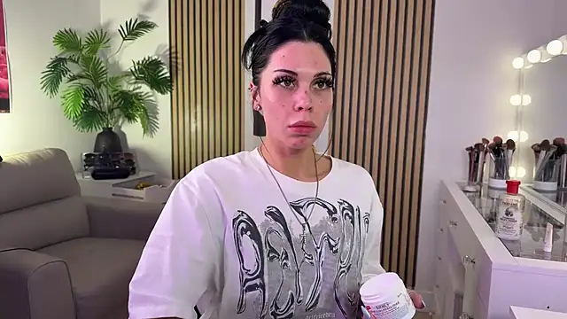 Snapshot of NattyFierros chatting on 30, 10, 2025 NattyFierros online show from 30, 10, 2025