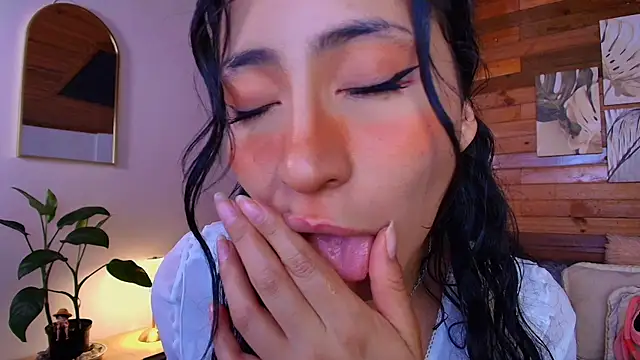 amber curly online show from 17, 7, 2026