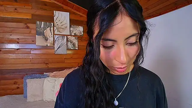 amber curly online show from 20, 12, 2025