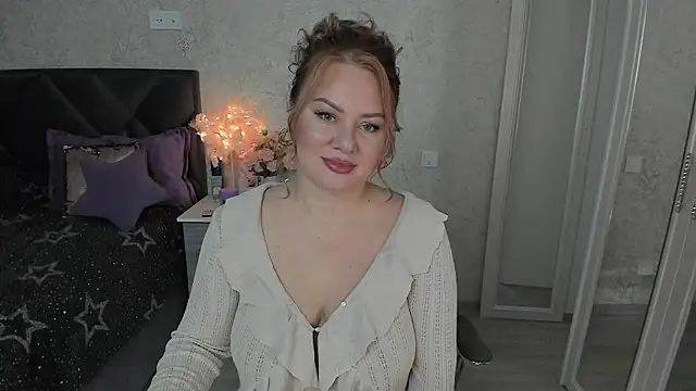 TwinklingStar  online show from 5, 3, 2025