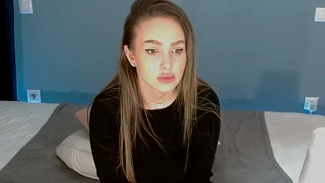 AnnaMaee online show from 13, 1, 2025