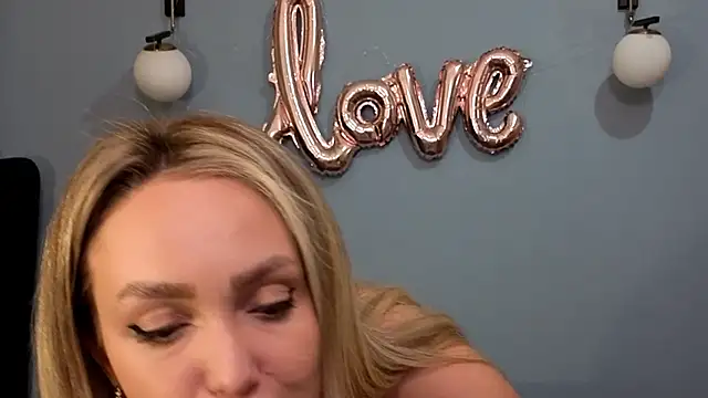 AnnaMaee online show from 15, 3, 2025