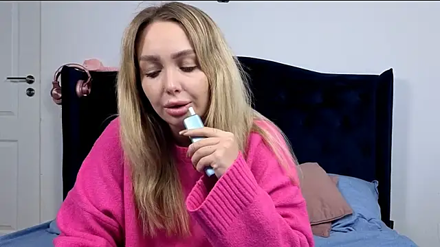 AnnaMaee online show from 12, 11, 2025