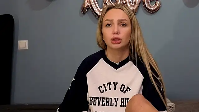 AnnaMaee online show from 2, 3, 2025