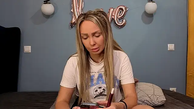 AnnaMaee online show from 28, 2, 2025