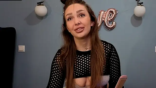 AnnaMaee online show from 21, 2, 2025