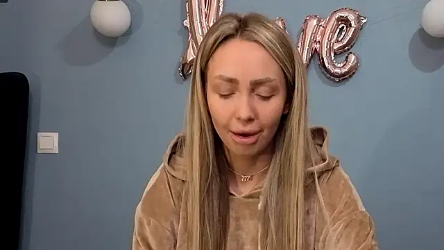 AnnaMaee online show from 25, 2, 2025