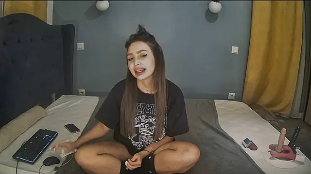 AnnaMaee online show from 19, 1, 2025