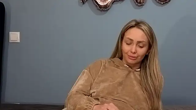 AnnaMaee online show from 26, 2, 2025