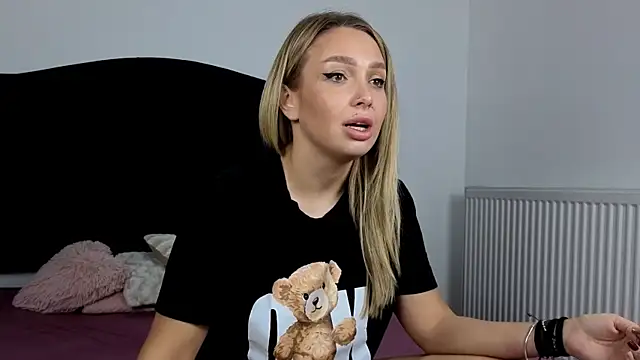 AnnaMaee online show from 3, 11, 2025