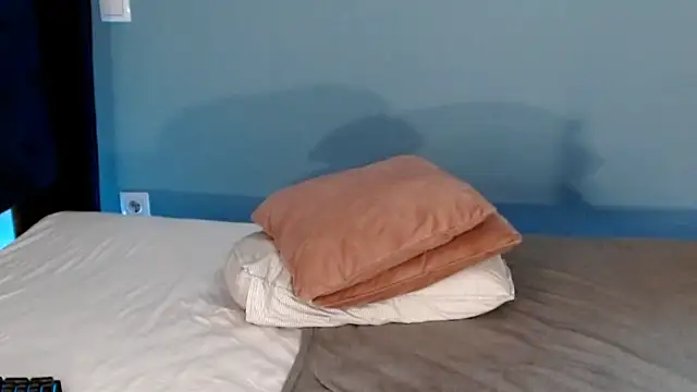 AnnaMaee online show from 8, 1, 2025