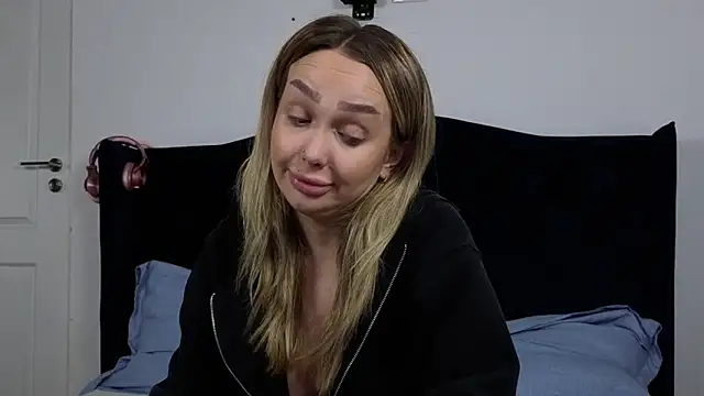 AnnaMaee online show from 19, 11, 2025