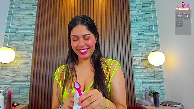 Snapshot of alannavidal chatting on 26, 11, 2025 alannavidal online show from 26, 11, 2025