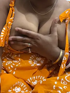 Snapshot of Nancy-22 chatting on 5, 11, 2025 Nancy-22 online show from 5, 11, 2025