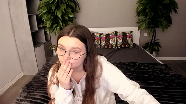 MagicPeachh  online show from 20, 11, 2025