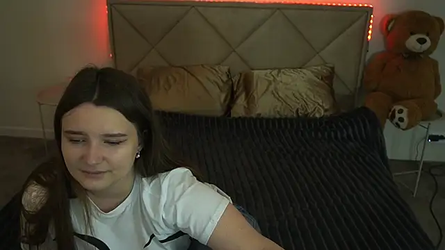 Snapshot of MagicPeachh_ chatting on 14, 5, 2026 MagicPeachh online show from 14, 5, 2026