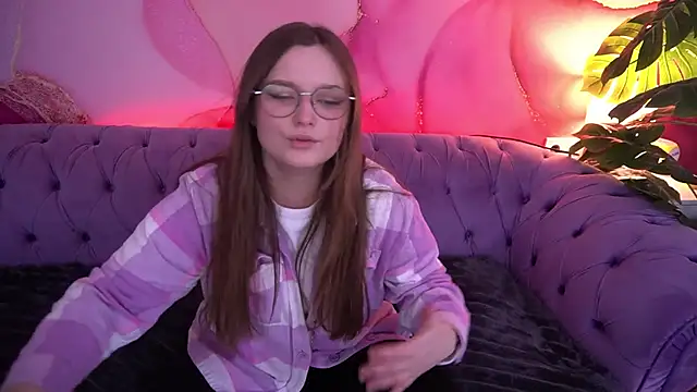 MagicPeachh  online show from 18, 12, 2025