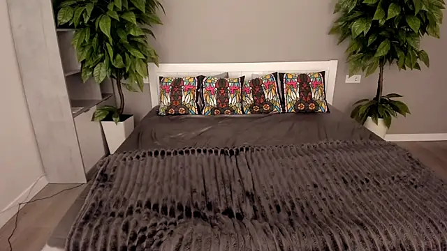 MagicPeachh  online show from 12, 11, 2025