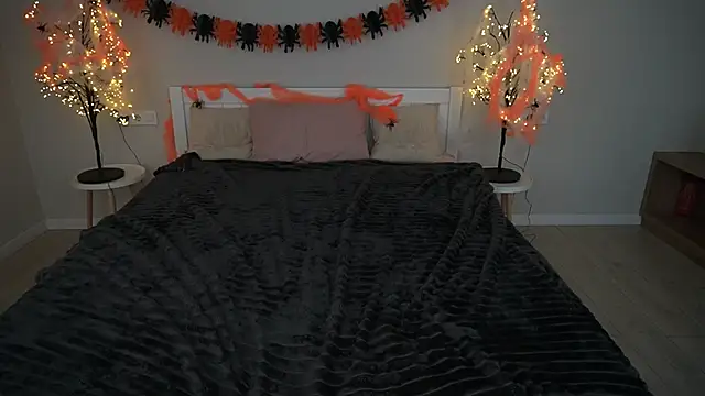 MagicPeachh  online show from 23, 10, 2025