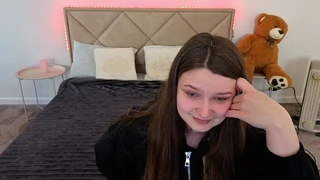 MagicPeachh  online show from 24, 4, 2026