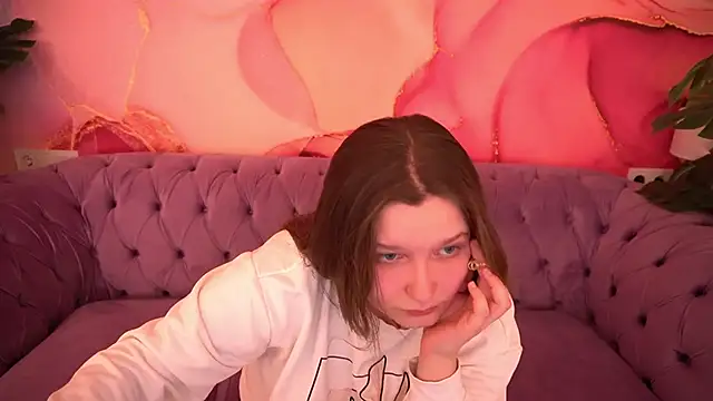 MagicPeachh  online show from 28, 11, 2025