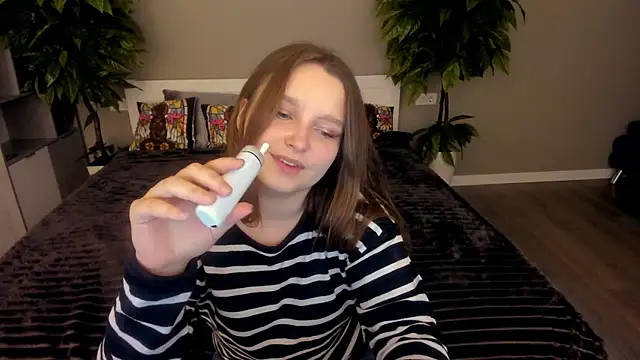 MagicPeachh  online show from 26, 11, 2025