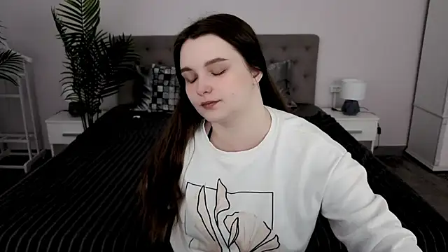 MagicPeachh  online show from 17, 3, 2026