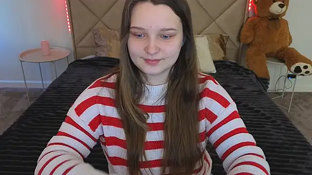 MagicPeachh  online show from 13, 4, 2026