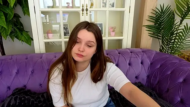 Snapshot of MagicPeachh_ chatting on 6, 5, 2026 MagicPeachh online show from 6, 5, 2026