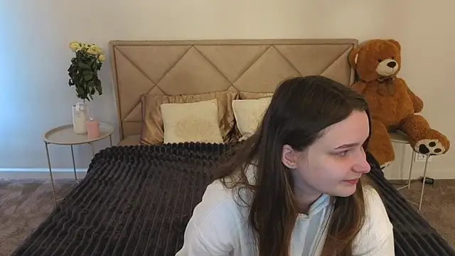 MagicPeachh  online show from 26, 3, 2026