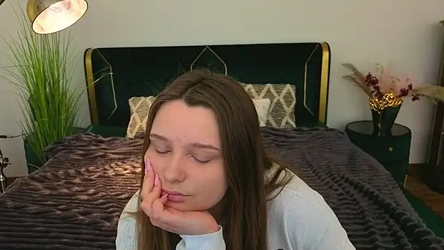 MagicPeachh  online show from 15, 4, 2026