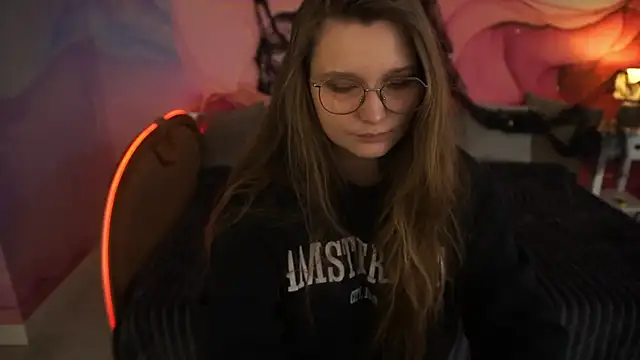 MagicPeachh  online show from 21, 10, 2025