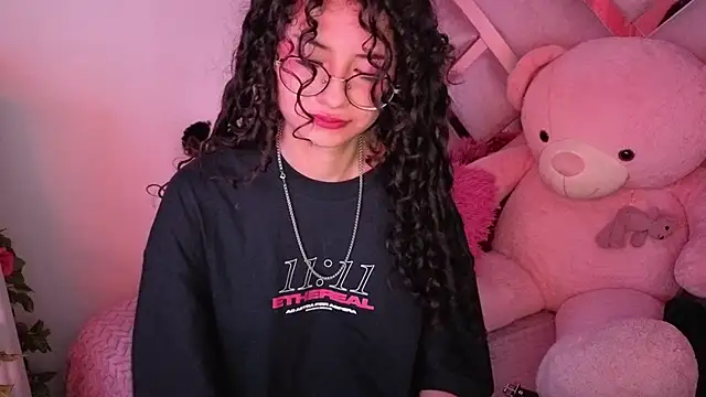 Snapshot of CherieCurl chatting on 26, 5, 2026 CherieCurl online show from 26, 5, 2026