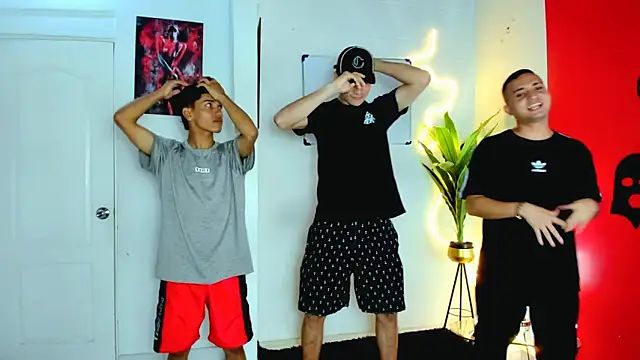 oversizedxguys online show from 11, 4, 2026