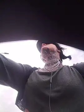 taaylor33 online show from 18, 4, 2026