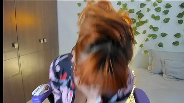 Annie Velas  online show from 26, 11, 2025