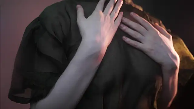 ginger hugs online show from 14, 10, 2025