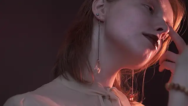 ginger hugs online show from 27, 10, 2025