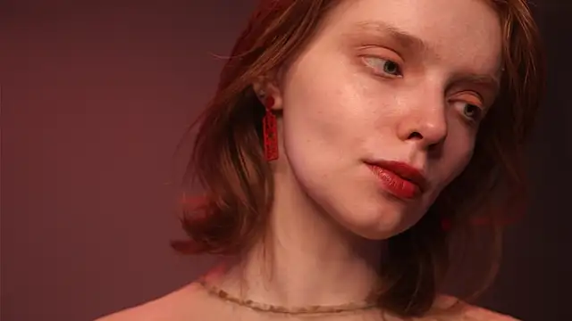 ginger hugs online show from 6, 11, 2025