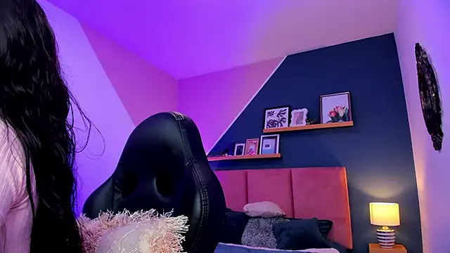 Chloe fischer  online show from 15, 1, 2026