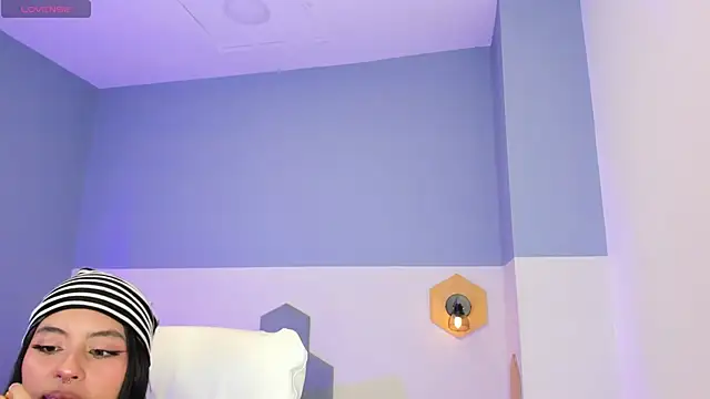 Chloe fischer  online show from 30, 10, 2025