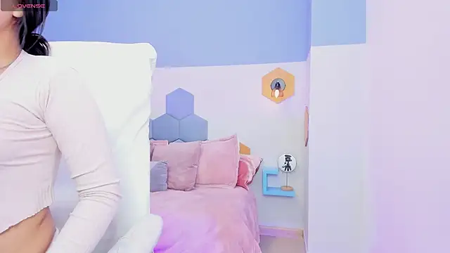 Chloe fischer  online show from 15, 10, 2025